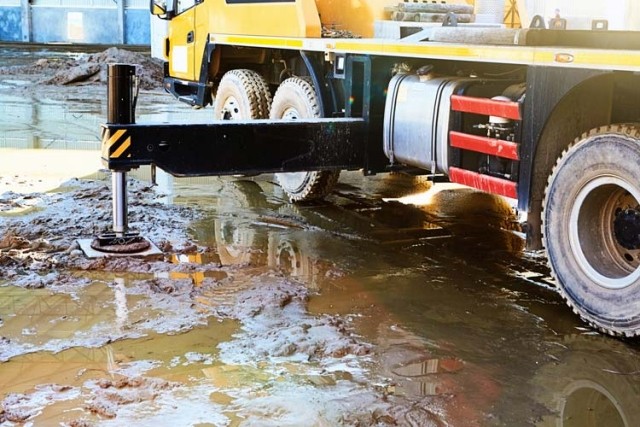 Heavy duty crane truck construction site